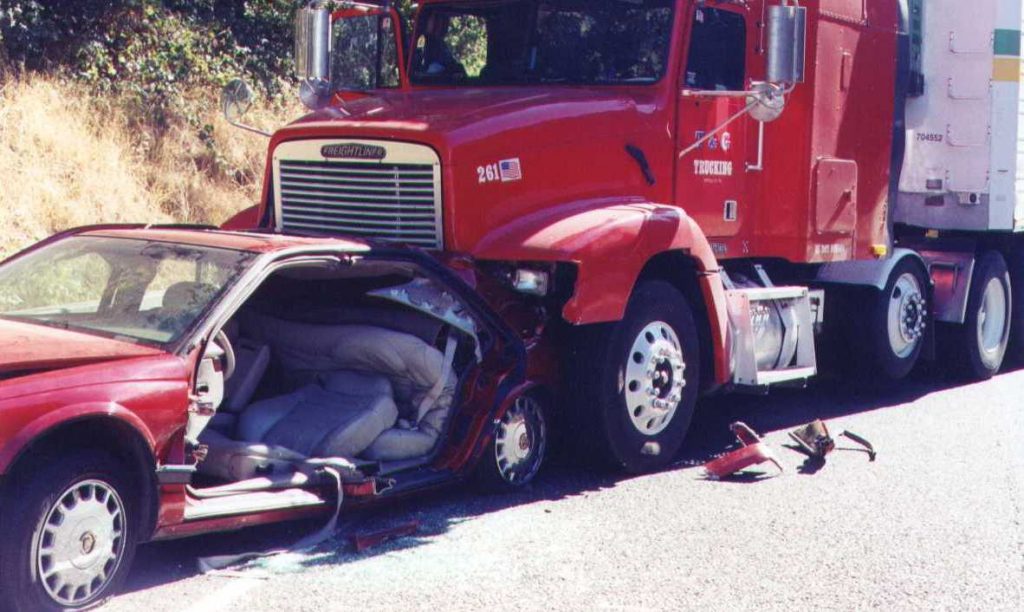 El Mejor Bufete Legal de Abogados de Accidentes de Semi Camión, Abogados Para Demandas de Accidentes de Camiones Culver City California